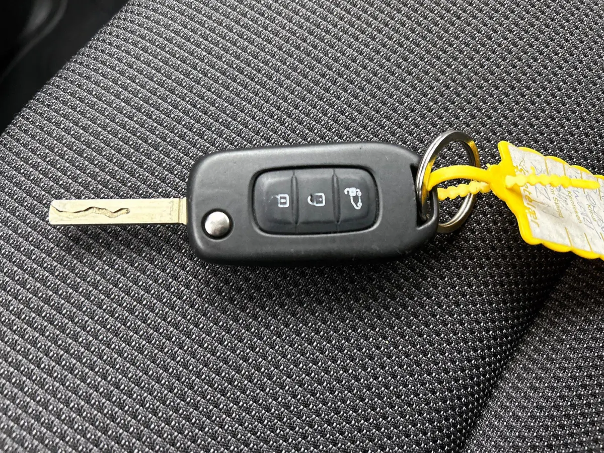 2.0 Blue dCi 150 EDC T30 L2H1 Advance Dubbele Cabine Navigatie Airco Lichtmetalen velgen Betimmering Trekhaak Camera Parkeer sensoren Dab