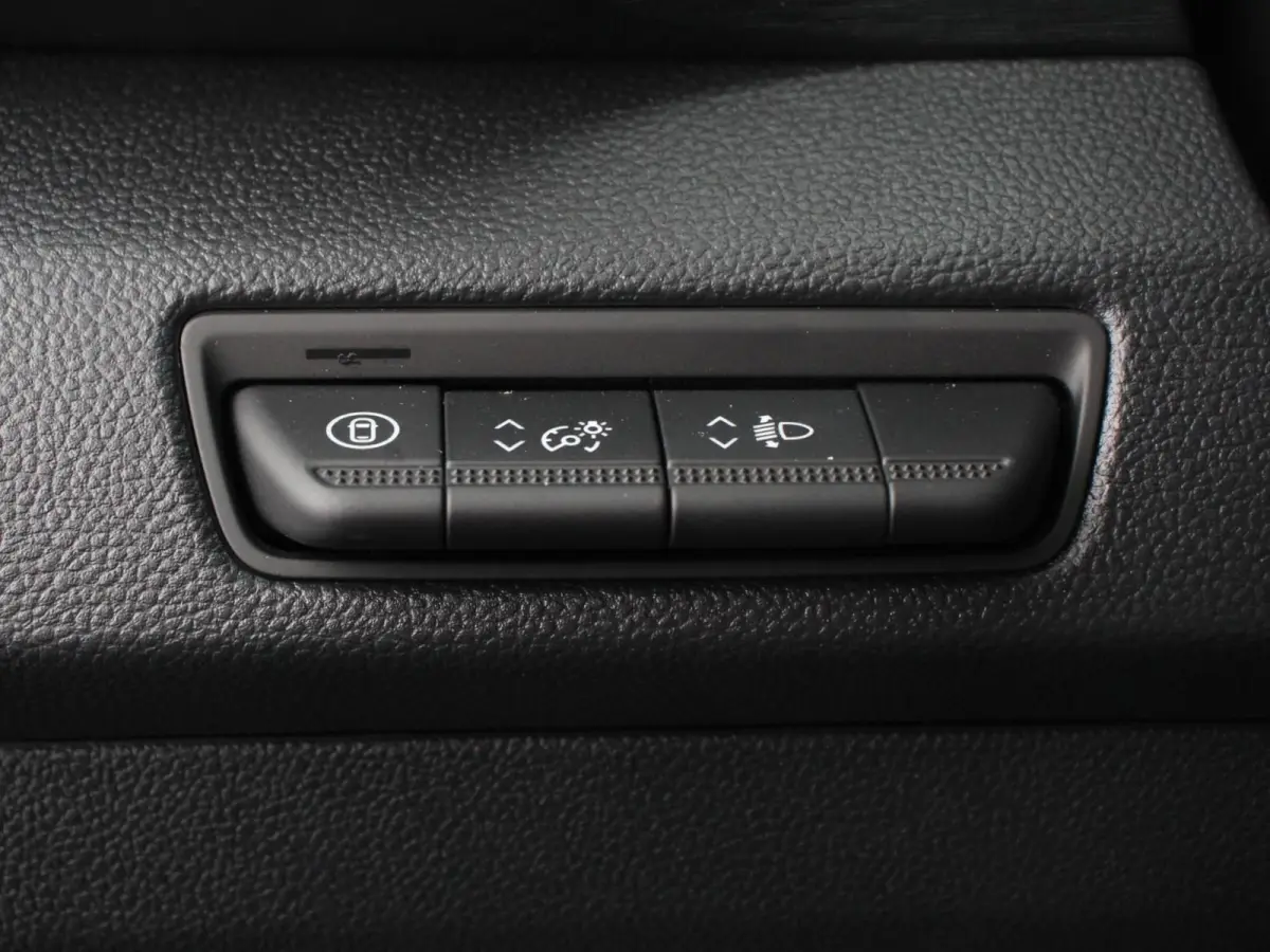 2.0 Blue dCi 150 EDC T30 L2H1 Advance Dubbele Cabine Navigatie Airco Lichtmetalen velgen Betimmering Trekhaak Camera Parkeer sensoren Dab