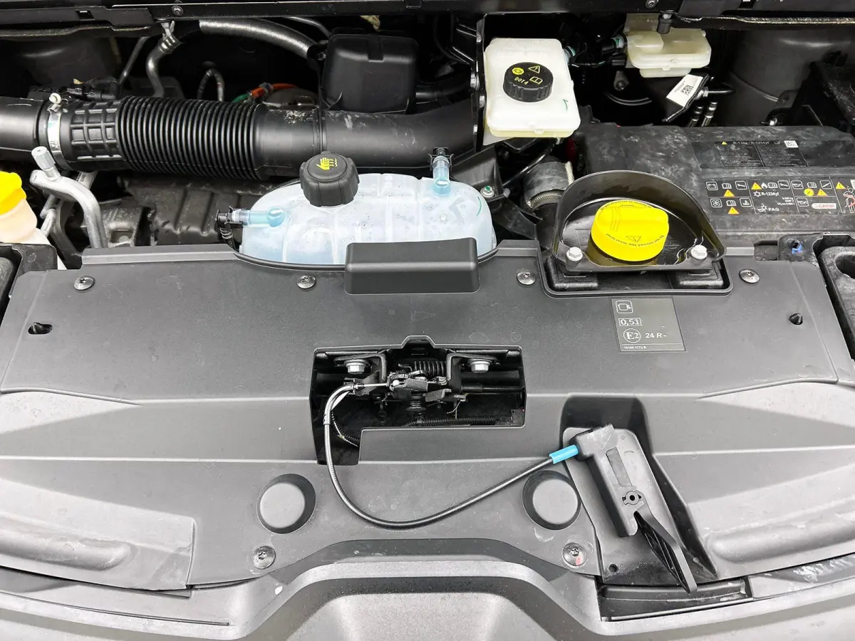 2.0 Blue dCi 150 EDC T30 L2H1 Advance Dubbele Cabine Navigatie Airco Lichtmetalen velgen Betimmering Trekhaak Camera Parkeer sensoren Dab