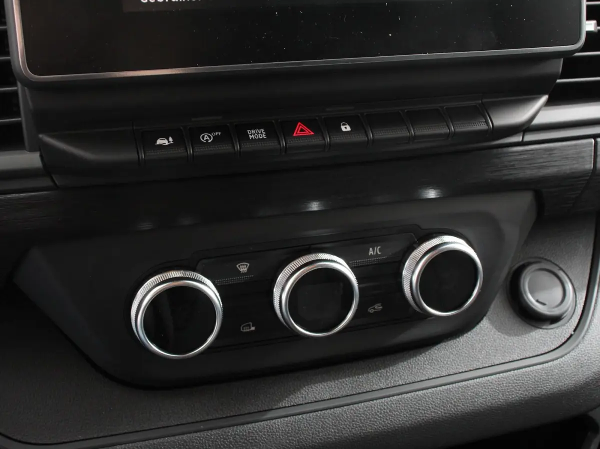 2.0 Blue dCi 150 EDC T30 L2H1 Advance Dubbele Cabine Navigatie Airco Lichtmetalen velgen Betimmering Trekhaak Camera Parkeer sensoren Dab