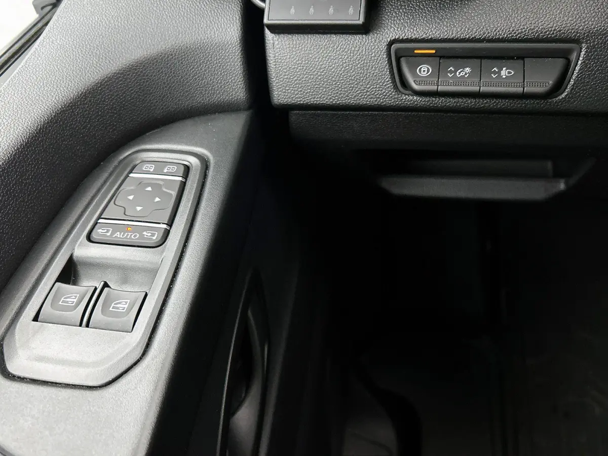 2.0 Blue dCi 150 EDC T30 L2H1 Advance Dubbele Cabine Navigatie Airco Lichtmetalen velgen Betimmering Trekhaak Camera Parkeer sensoren Dab
