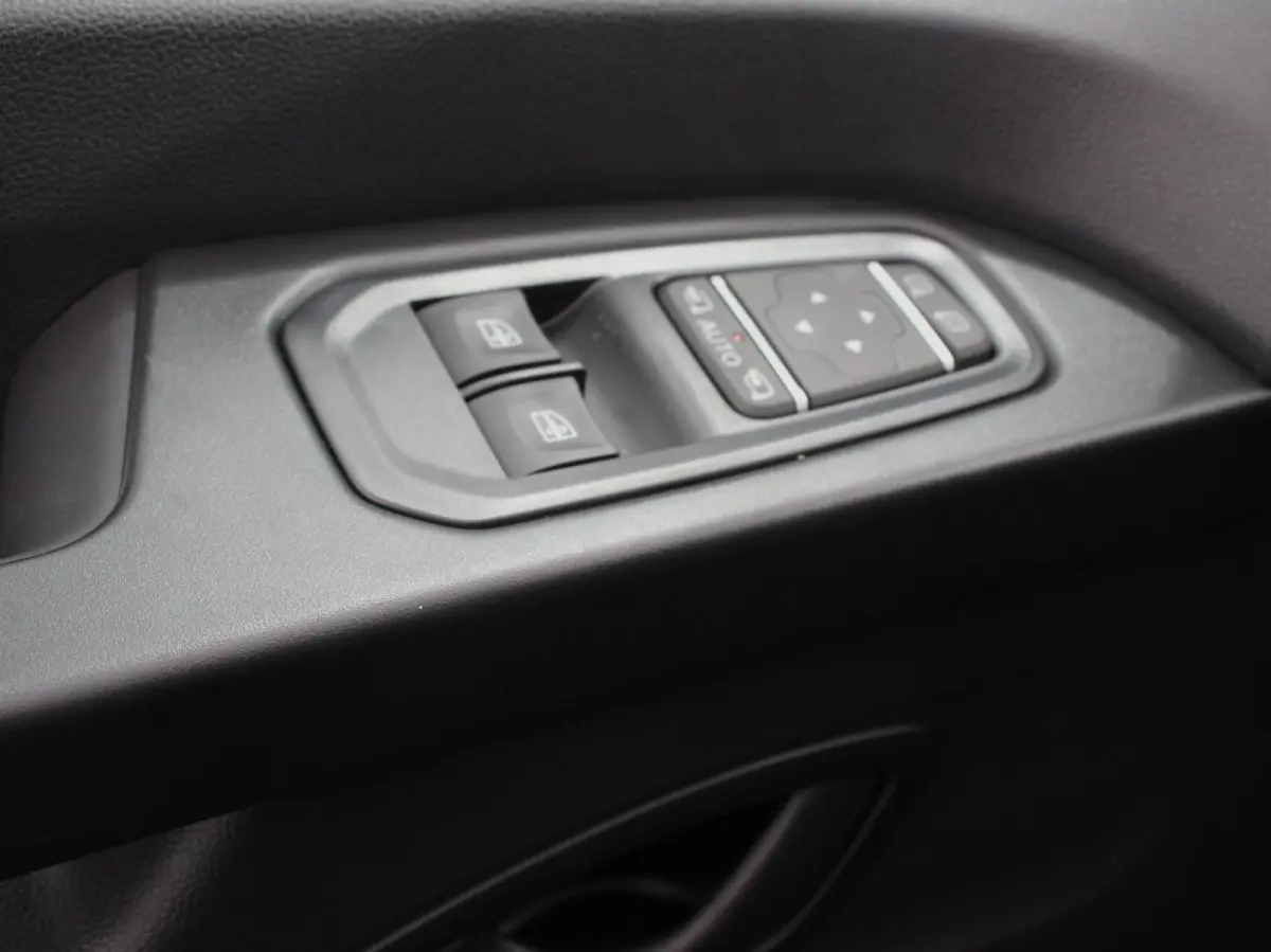 2.0 Blue dCi 150 EDC T30 L2H1 Advance Dubbele Cabine Navigatie Airco Lichtmetalen velgen Betimmering Trekhaak Camera Parkeer sensoren Dab