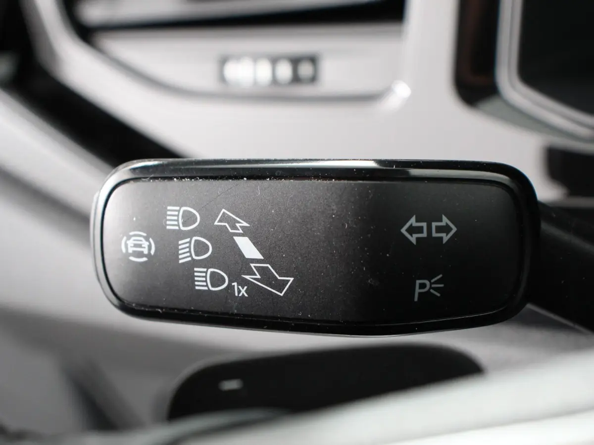 1.0 TSI Automaat Life Navigatie Apple Carplay/Android Auto Climate Control Digitale Cockpit Stoelverwarming Parkeer sensoren Adaptive Cruise Control Lichtmetalen Velgen