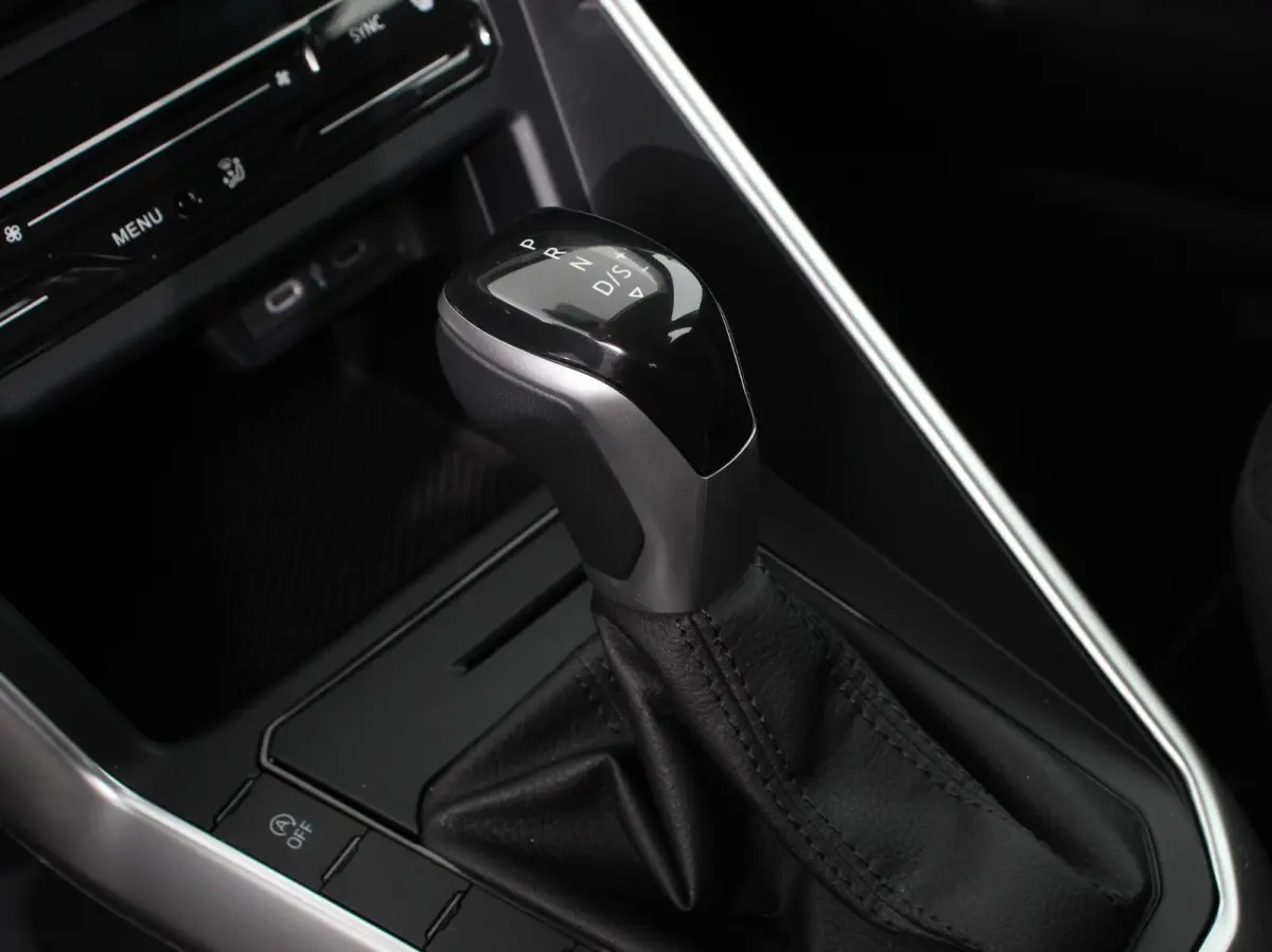 1.0 TSI Automaat Life Navigatie Apple Carplay/Android Auto Climate Control Digitale Cockpit Stoelverwarming Parkeer sensoren Adaptive Cruise Control Lichtmetalen Velgen