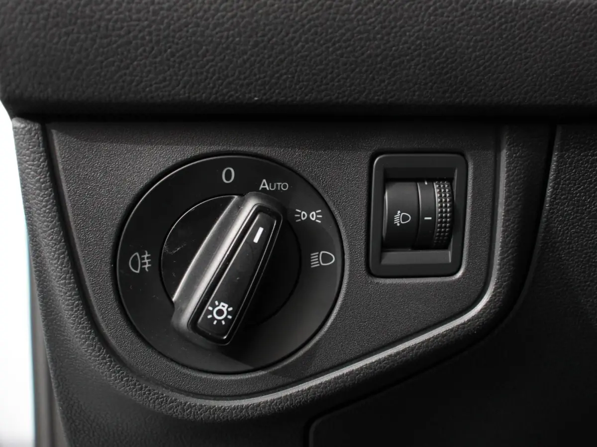 1.0 TSI Automaat Life Navigatie Apple Carplay/Android Auto Climate Control Digitale Cockpit Stoelverwarming Parkeer sensoren Adaptive Cruise Control Lichtmetalen Velgen