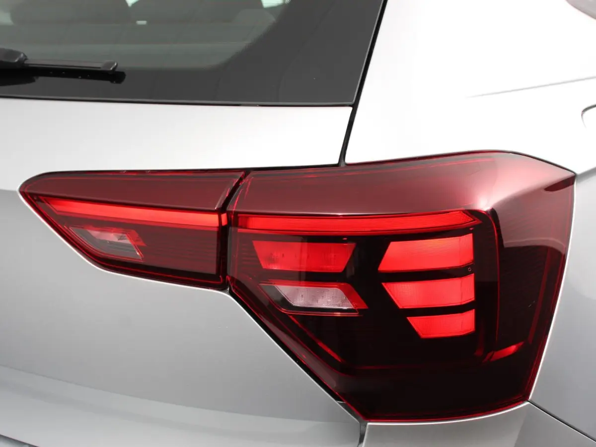 1.0 TSI Automaat Life Navigatie Apple Carplay/Android Auto Climate Control Digitale Cockpit Stoelverwarming Parkeer sensoren Adaptive Cruise Control Lichtmetalen Velgen
