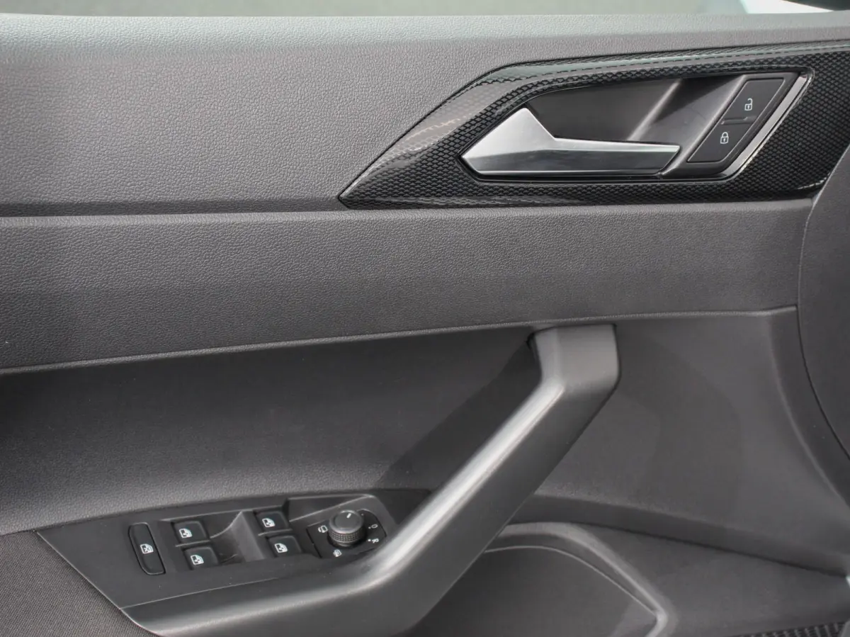 1.0 TSI Automaat Life Navigatie Apple Carplay/Android Auto Climate Control Digitale Cockpit Stoelverwarming Parkeer sensoren Adaptive Cruise Control Lichtmetalen Velgen