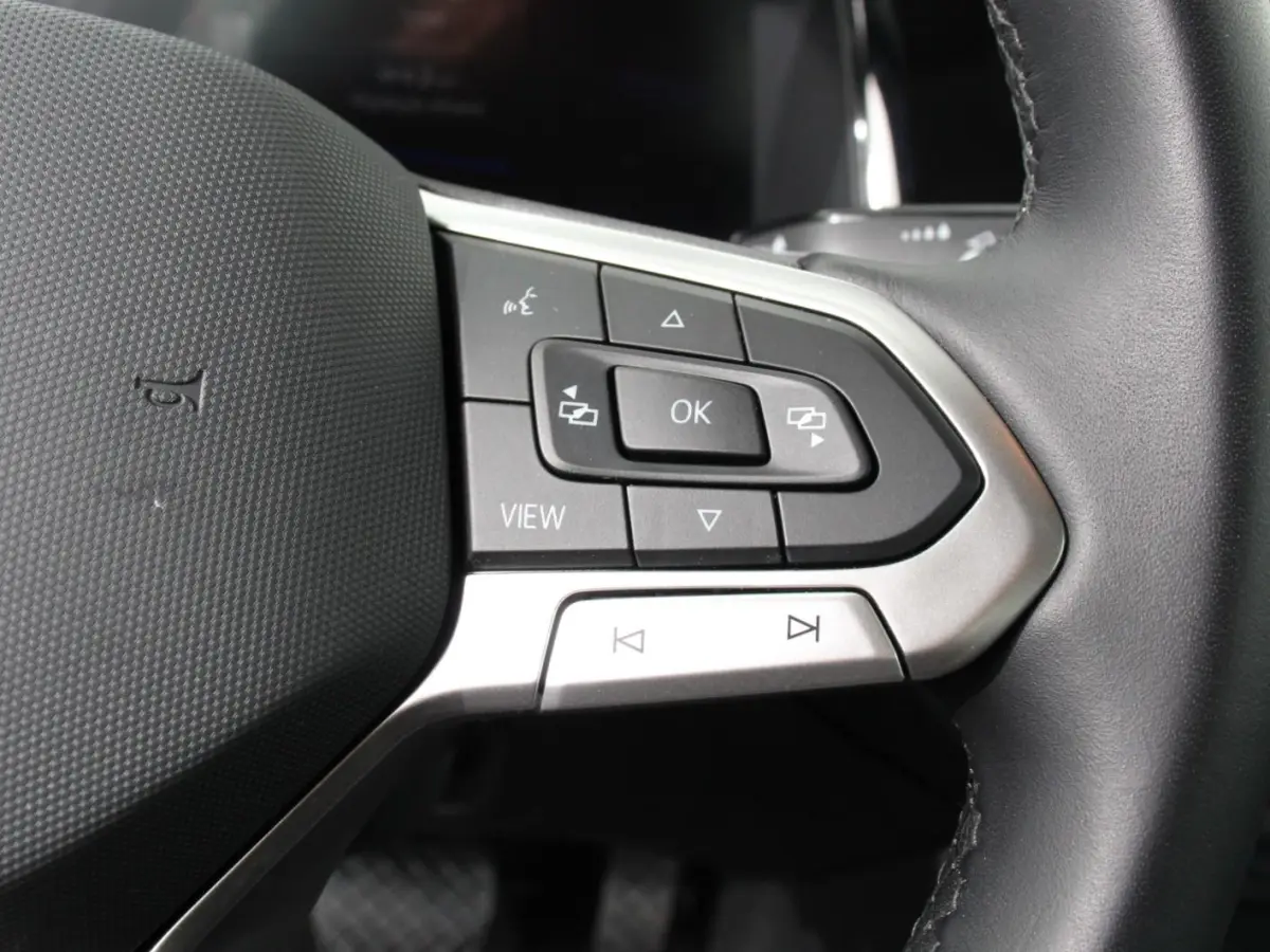 1.0 TSI Automaat Life Navigatie Apple Carplay/Android Auto Climate Control Digitale Cockpit Stoelverwarming Parkeer sensoren Adaptive Cruise Control Lichtmetalen Velgen