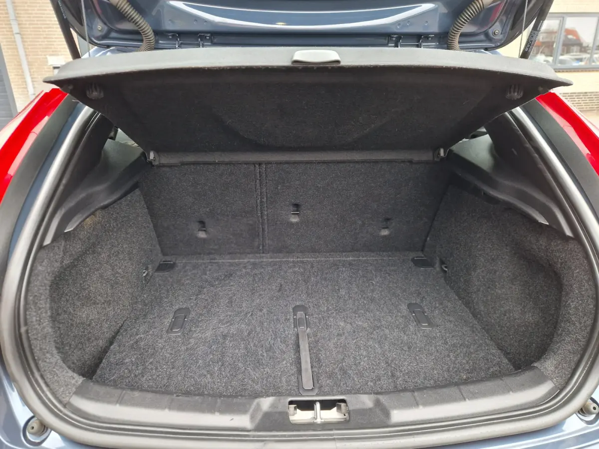 T3 Nordic+ | Lichtmetalen velgen 17" | Stoelverwarming | Verwarmbare voorruit