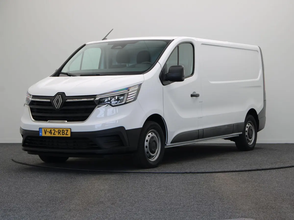 2.0 Blue dCi 110pk T30 L2H1 Comfort | Laadruimtepakket | Achteruitrijcamera | Vierseizoensbanden |