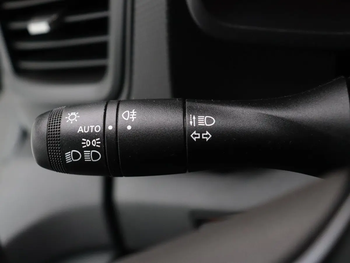 2.0 Blue dCi 110pk T30 L2H1 Comfort | Laadruimtepakket | Achteruitrijcamera | Vierseizoensbanden |