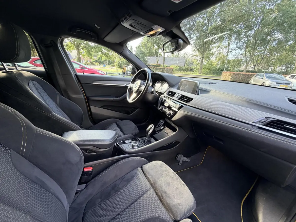 sDrive18i Executive | Automaat | M Sport | Trekhaak | Carplay | Cruise | PDC | Sportstoelen| 19" LMV| Navi