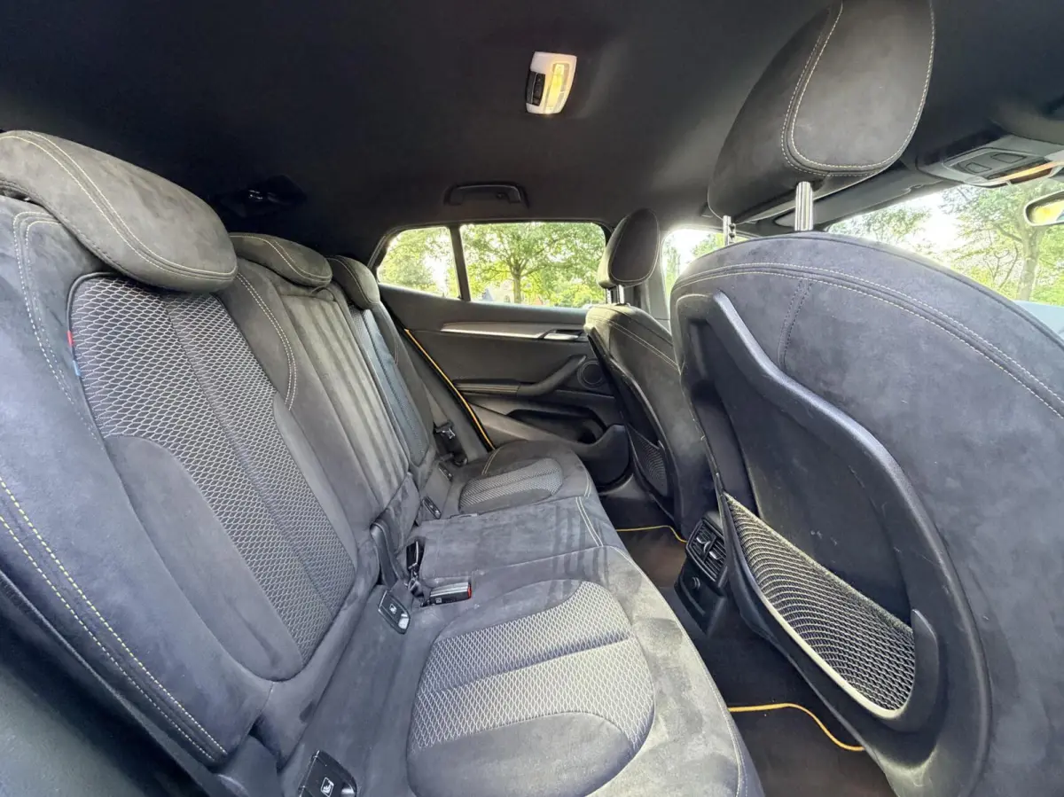 sDrive18i Executive | Automaat | M Sport | Trekhaak | Carplay | Cruise | PDC | Sportstoelen| 19" LMV| Navi