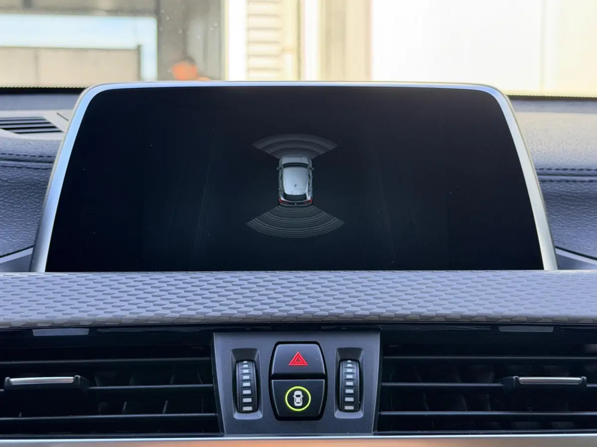 sDrive18i Executive | Automaat | M Sport | Trekhaak | Carplay | Cruise | PDC | Sportstoelen| 19" LMV| Navi