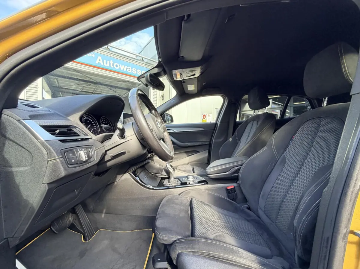 sDrive18i Executive | Automaat | M Sport | Trekhaak | Carplay | Cruise | PDC | Sportstoelen| 19" LMV| Navi