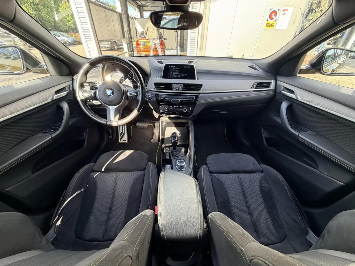sDrive18i Executive | Automaat | M Sport | Trekhaak | Carplay | Cruise | PDC | Sportstoelen| 19" LMV| Navi