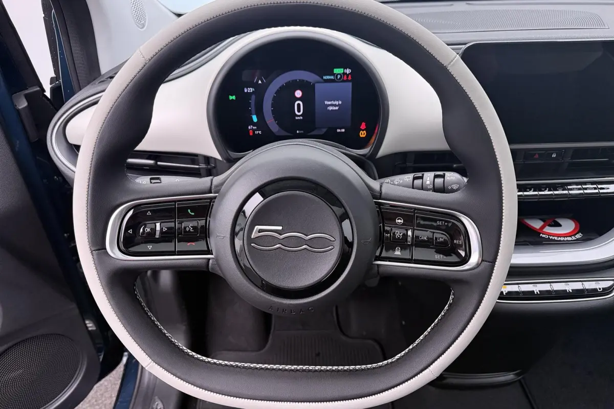 La Prima 42 kWh / Panoramadak / Navi / Carplay / Camera