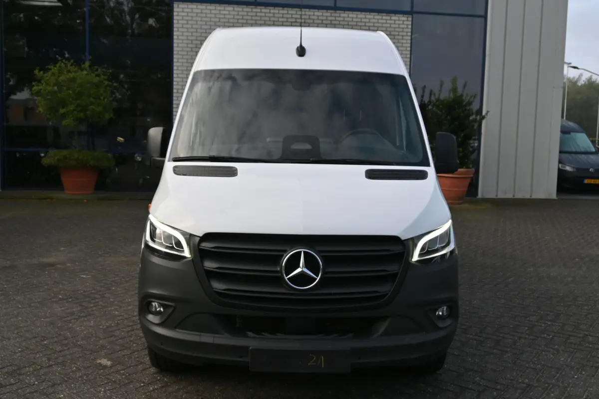 317 CDI L2H2 Pro LED, Geveerde stoel, Navigatie met camera