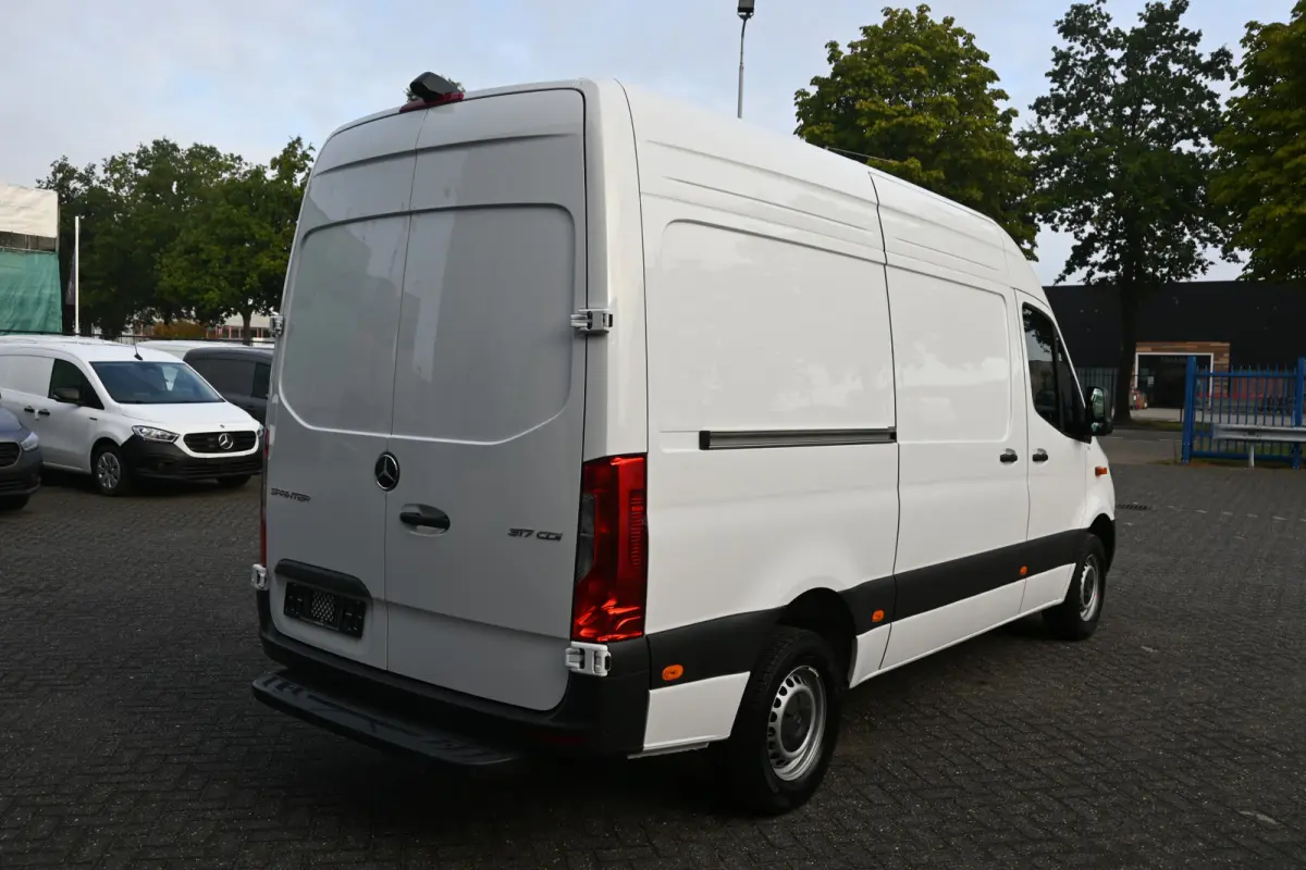 317 CDI L2H2 Pro LED, Geveerde stoel, Navigatie met camera