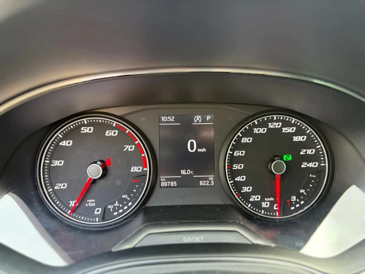 1.0 TSI FR DSG I PDC I LED I CLIMA I CRUISE I STOELVERW I UNIEKE KM