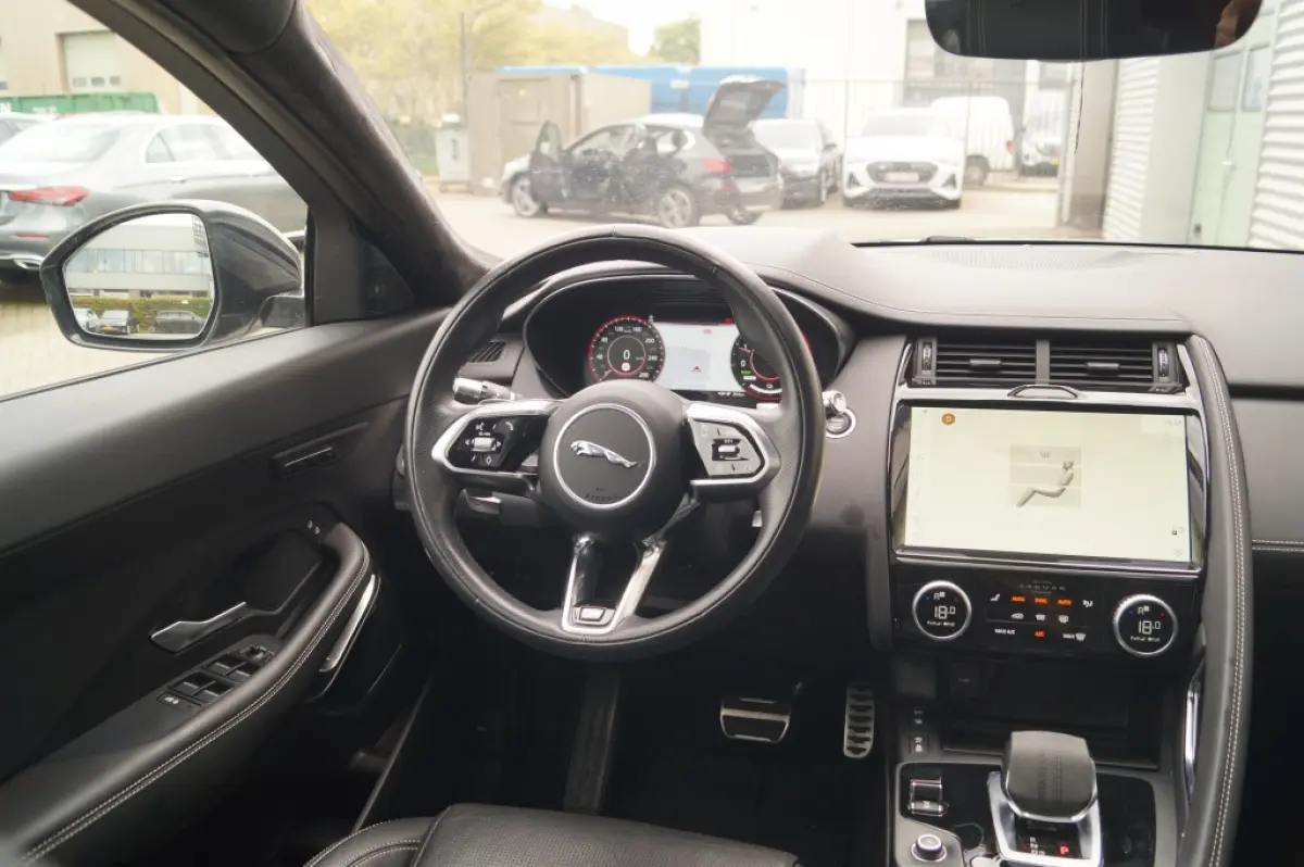 1.5 P300e AWD R-Dynamic HSE -LEER-PANO-CAM-ECC-