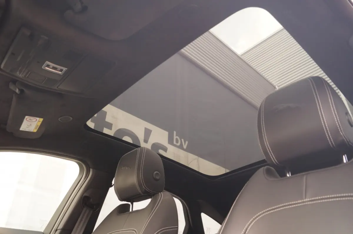 1.5 P300e AWD R-Dynamic HSE -LEER-PANO-CAM-ECC-