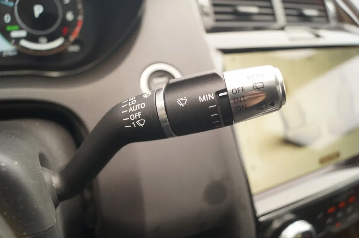 1.5 P300e AWD R-Dynamic HSE -LEER-PANO-CAM-ECC-