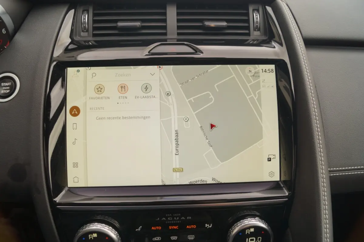 1.5 P300e AWD R-Dynamic HSE -LEER-PANO-CAM-ECC-