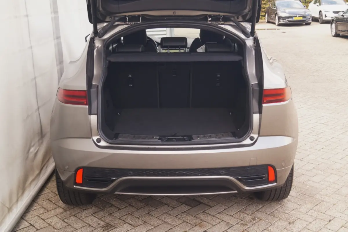 1.5 P300e AWD R-Dynamic HSE -LEER-PANO-CAM-ECC-