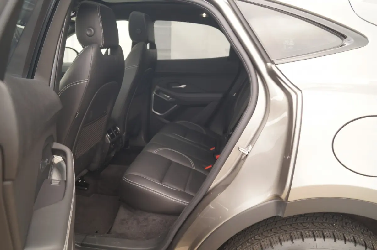 1.5 P300e AWD R-Dynamic HSE -LEER-PANO-CAM-ECC-