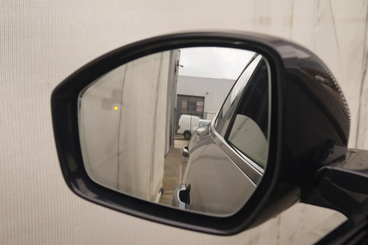 1.5 P300e AWD R-Dynamic HSE -LEER-PANO-CAM-ECC-