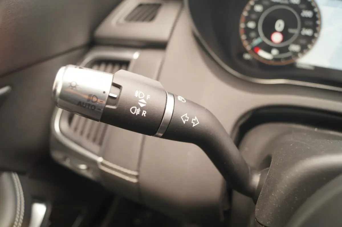 1.5 P300e AWD R-Dynamic HSE -LEER-PANO-CAM-ECC-