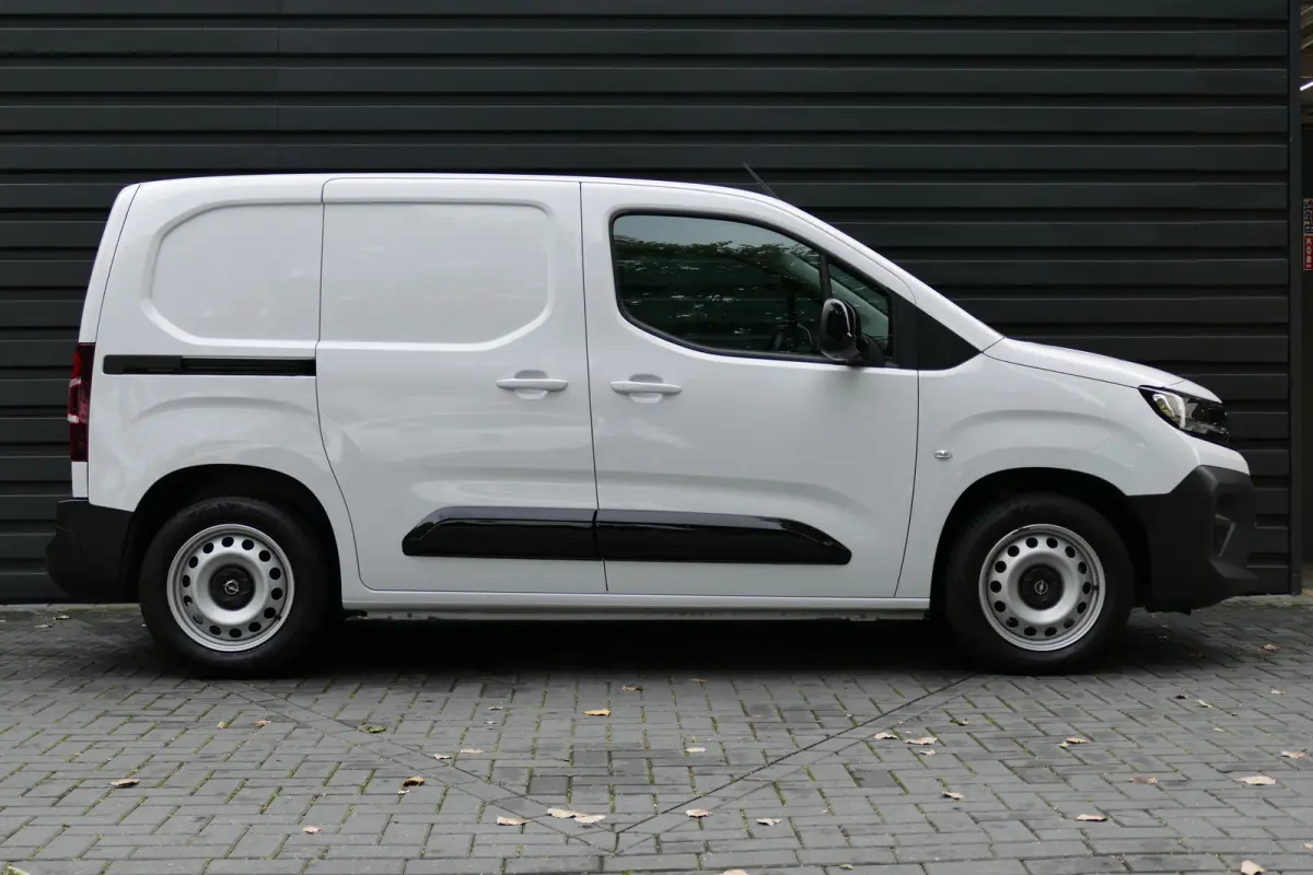 1.5 DIESEL 100PK L1H1 / CARPLAY / BETIMMERING / KEYLESS / 3-ZITS / NAVI / AIRCO / LED / PDC / BLUETOOTH / CRUISECONTROL / 1E EIGENAAR / SCHITTERENDE STAAT !!
