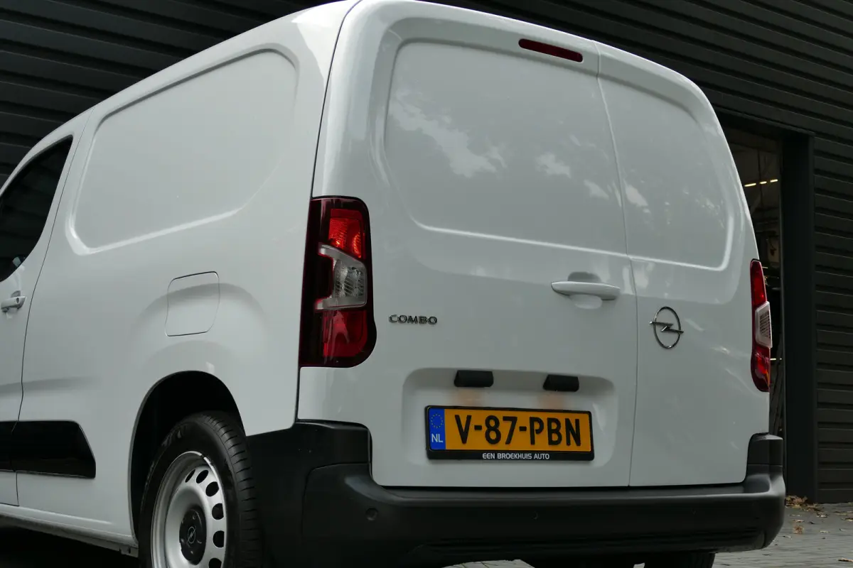 1.5 DIESEL 100PK L1H1 / CARPLAY / BETIMMERING / KEYLESS / 3-ZITS / NAVI / AIRCO / LED / PDC / BLUETOOTH / CRUISECONTROL / 1E EIGENAAR / SCHITTERENDE STAAT !!