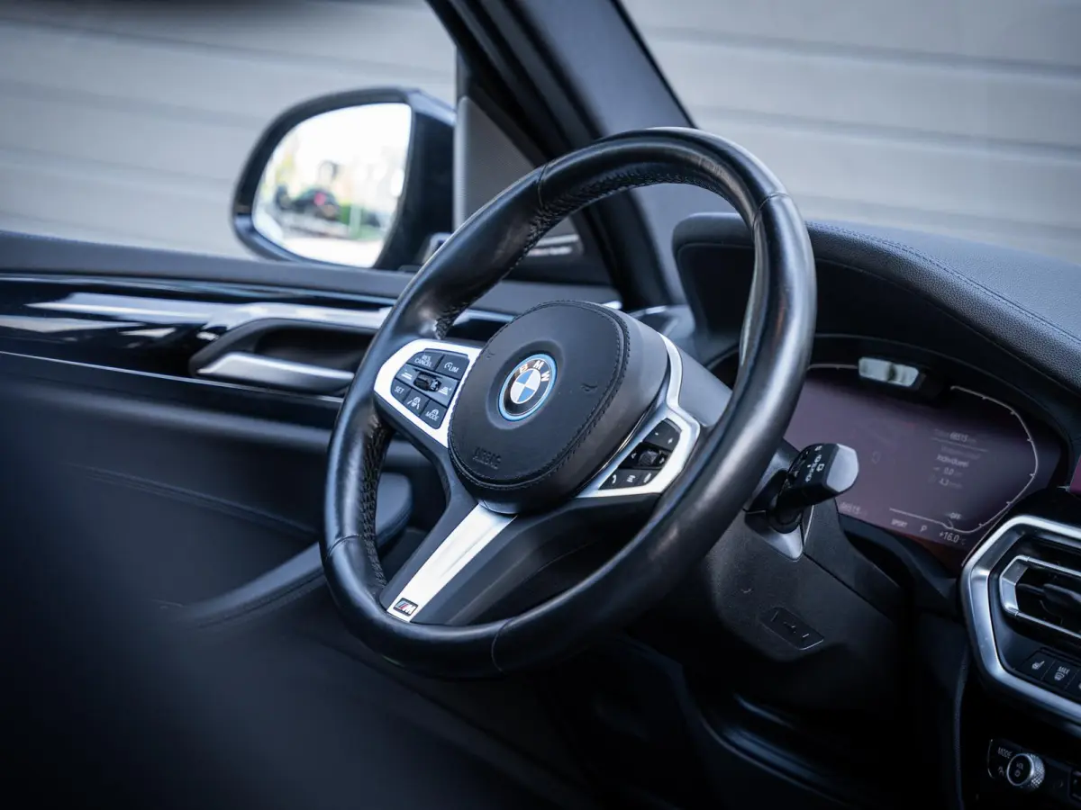 Executive 80 kWh M-Sport l BTW l Pano l HUD l ACC l H/kardon