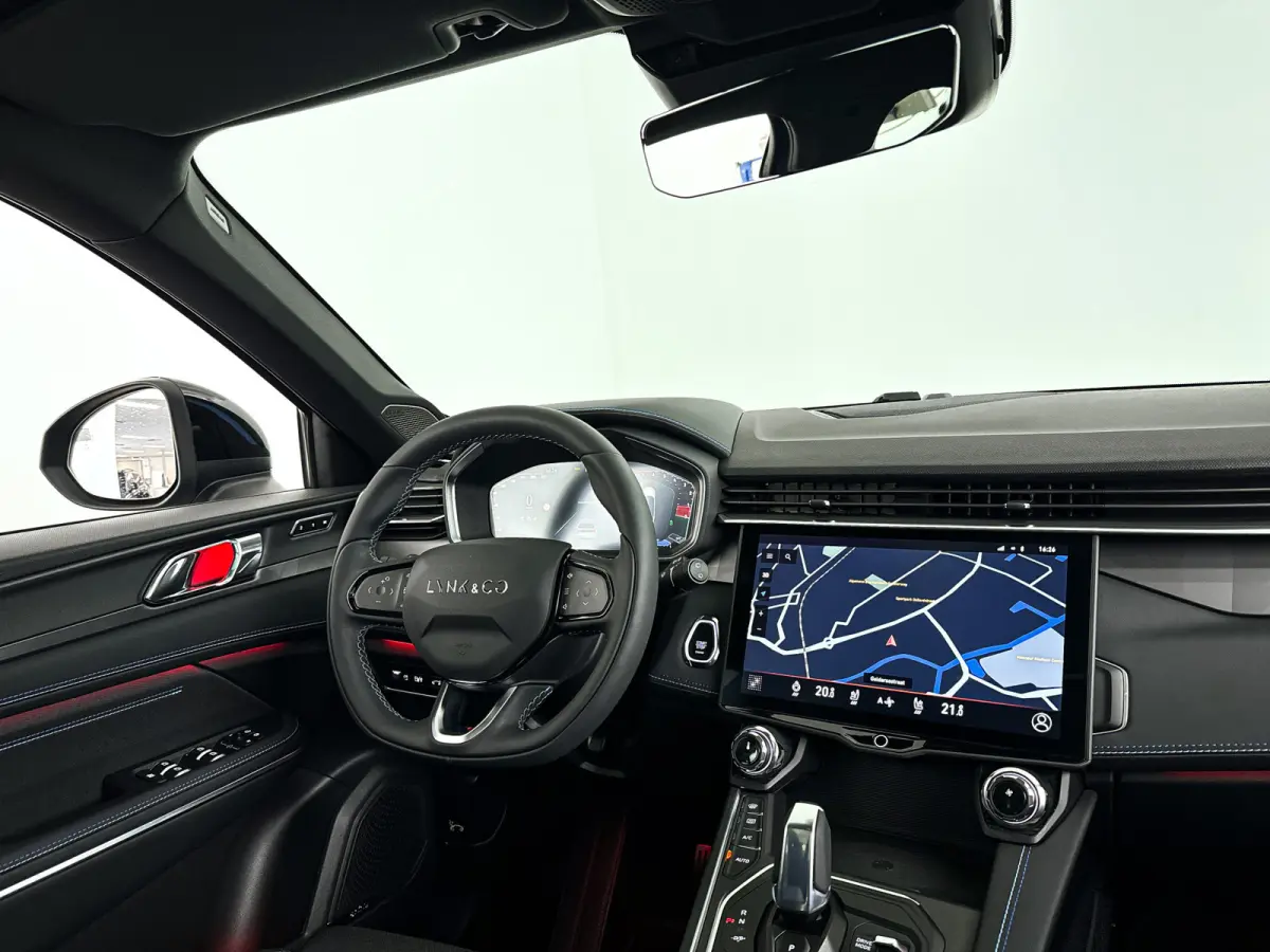 1.5 | Panoramadak | 360° Camera | Infinity audio | Blis | Stoel- en stuurverwarming | Adaptieve cruise control