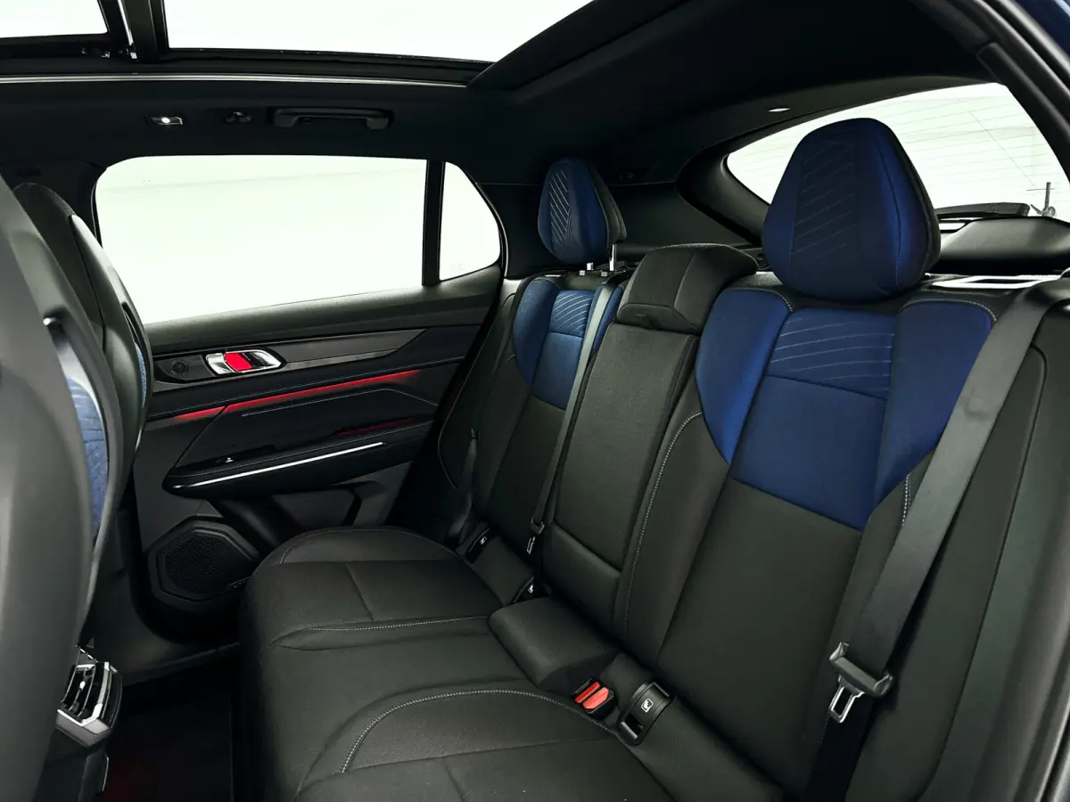 1.5 | Panoramadak | 360° Camera | Infinity audio | Blis | Stoel- en stuurverwarming | Adaptieve cruise control