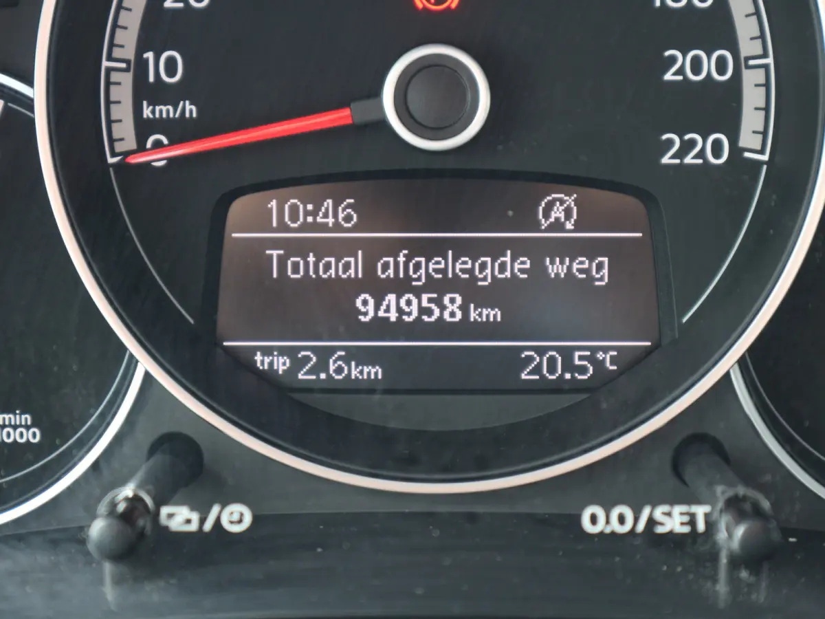 Up! 1.0 EXECUTIVE CLIMA CAMERA CRUISE CONTROL NL AUTO