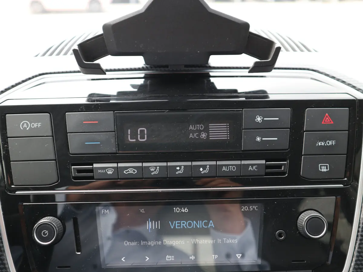 Up! 1.0 EXECUTIVE CLIMA CAMERA CRUISE CONTROL NL AUTO