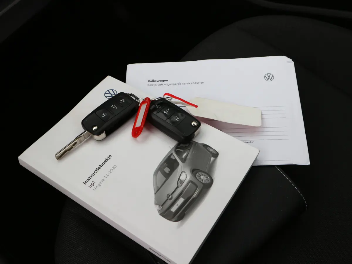 Up! 1.0 EXECUTIVE CLIMA CAMERA CRUISE CONTROL NL AUTO