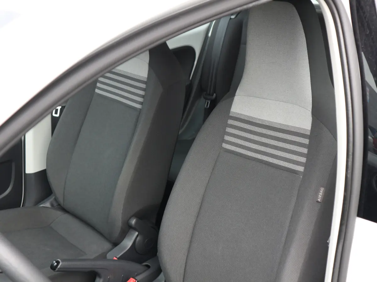 Up! 1.0 EXECUTIVE CLIMA CAMERA CRUISE CONTROL NL AUTO