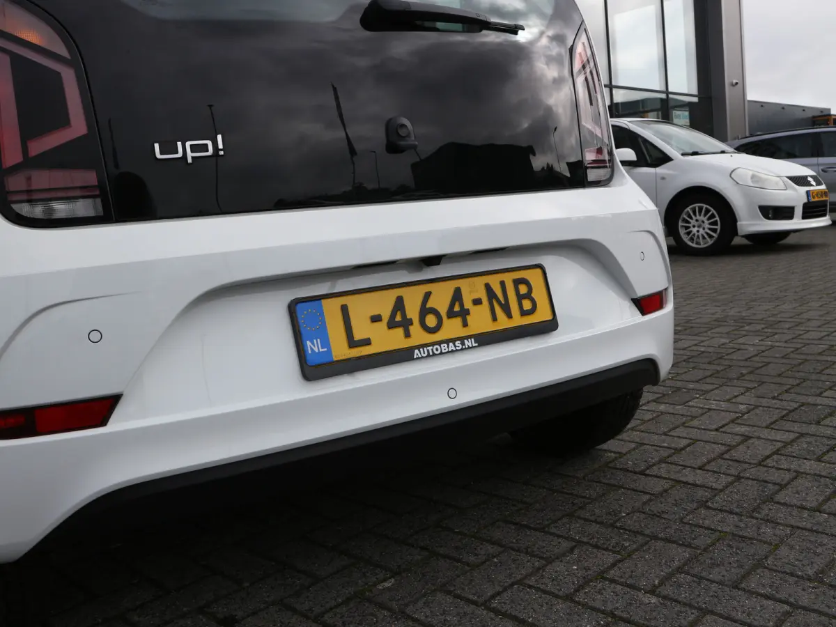 Up! 1.0 EXECUTIVE CLIMA CAMERA CRUISE CONTROL NL AUTO