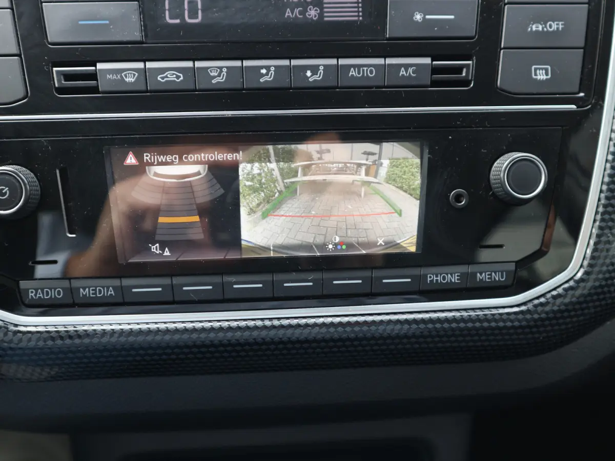 Up! 1.0 EXECUTIVE CLIMA CAMERA CRUISE CONTROL NL AUTO