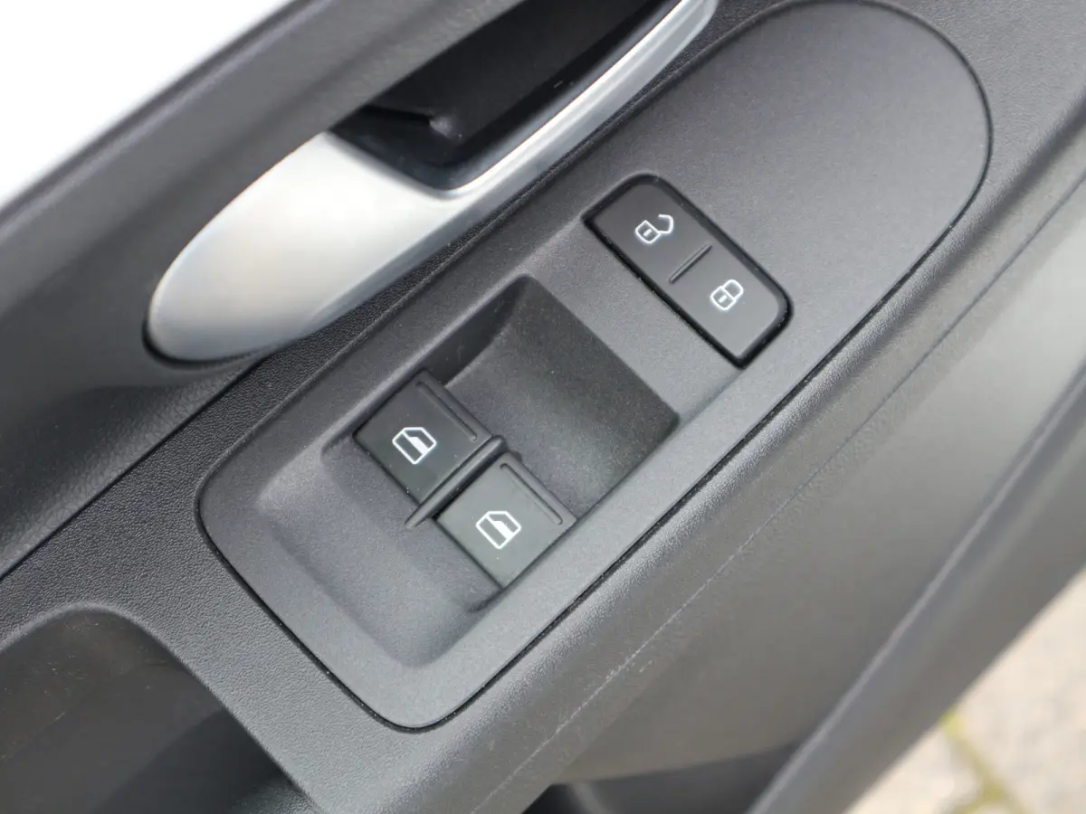 Up! 1.0 EXECUTIVE CLIMA CAMERA CRUISE CONTROL NL AUTO