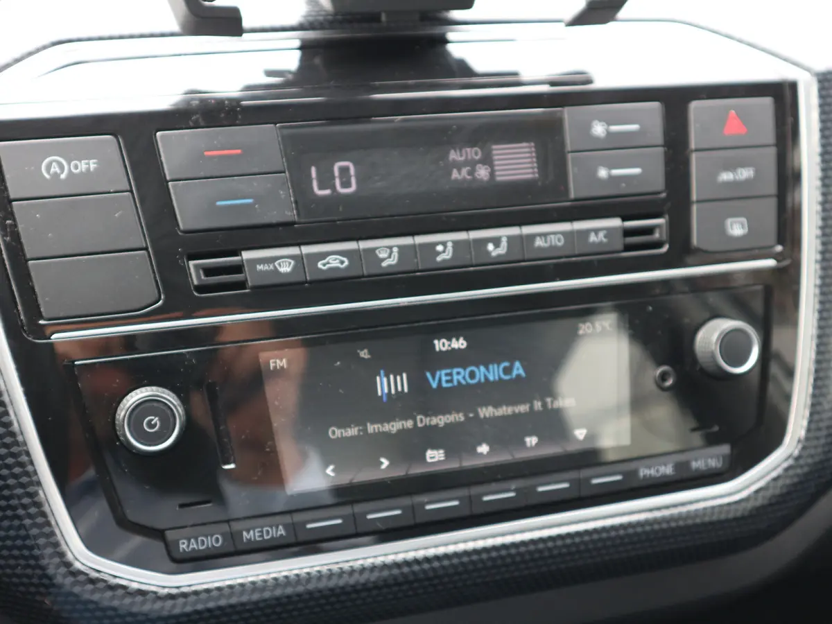 Up! 1.0 EXECUTIVE CLIMA CAMERA CRUISE CONTROL NL AUTO