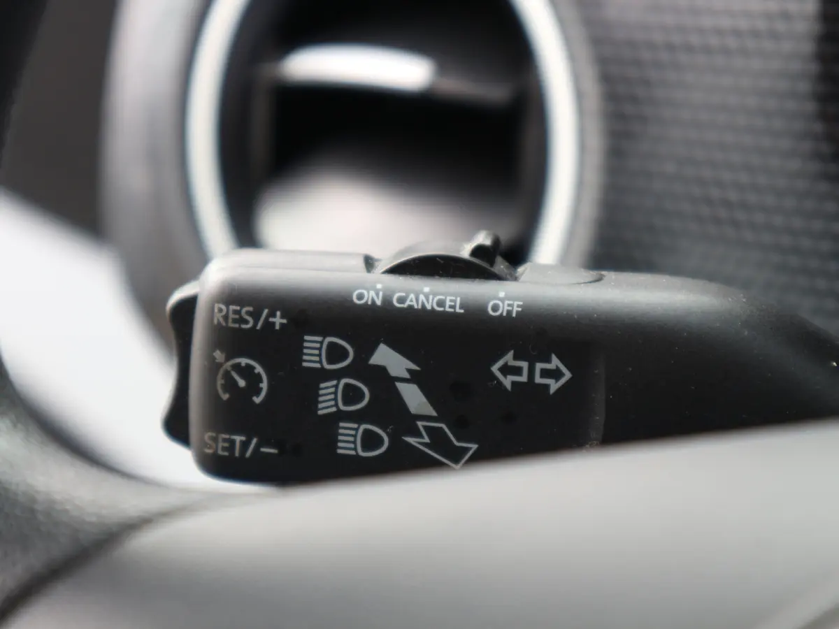 Up! 1.0 EXECUTIVE CLIMA CAMERA CRUISE CONTROL NL AUTO