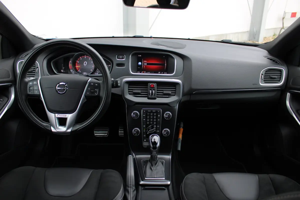 1.5 T3 Polar+ Sport R-Design / Navigatie / Camera / Parkeersensoren / Harman-Kardon / Keyless / Panorama / Stoelverwarmd / Alcantara / LED