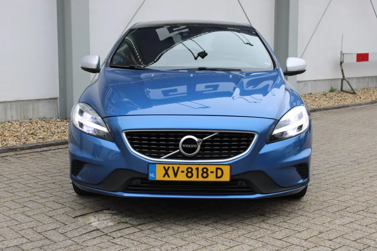 1.5 T3 Polar+ Sport R-Design / Navigatie / Camera / Parkeersensoren / Harman-Kardon / Keyless / Panorama / Stoelverwarmd / Alcantara / LED