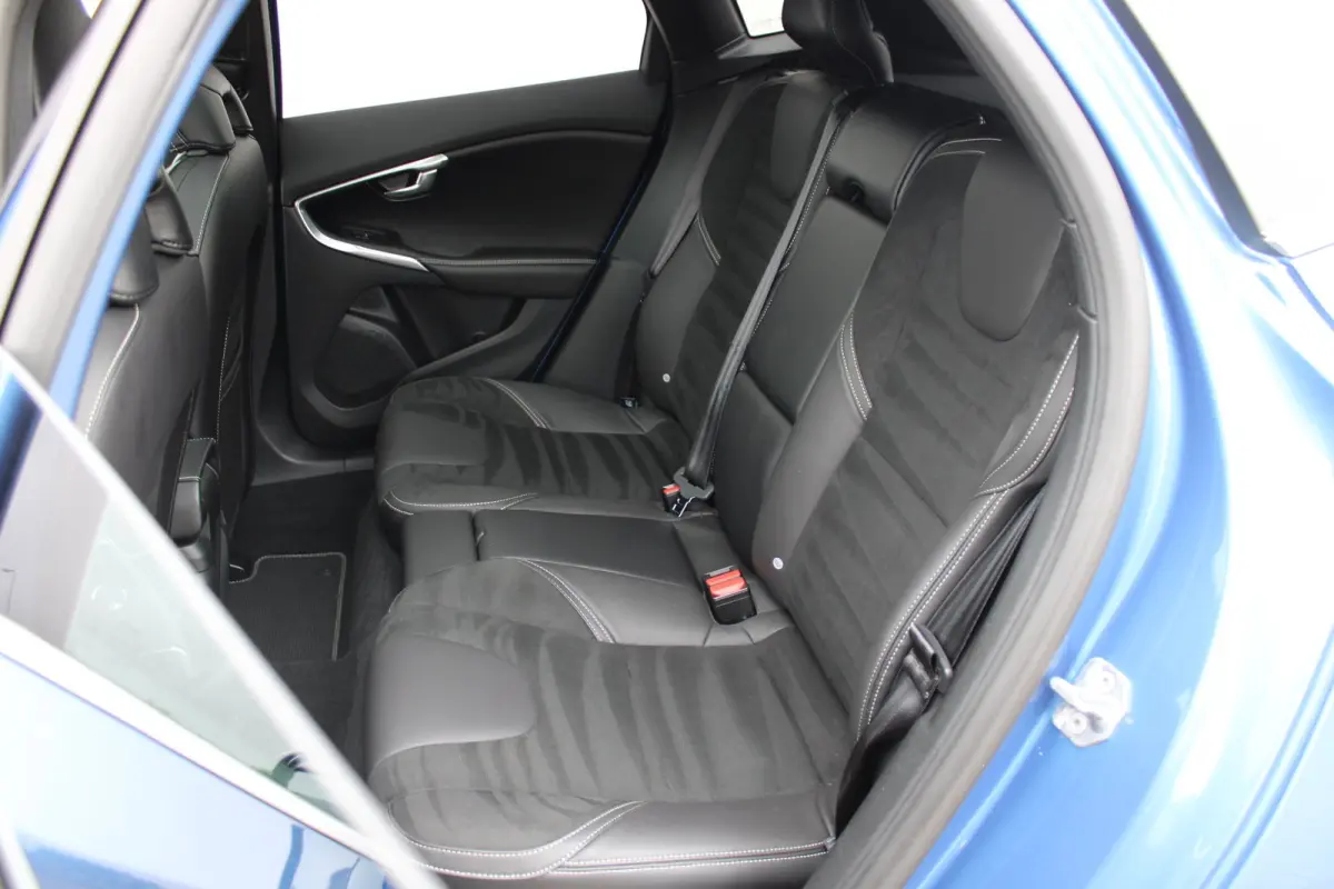 1.5 T3 Polar+ Sport R-Design / Navigatie / Camera / Parkeersensoren / Harman-Kardon / Keyless / Panorama / Stoelverwarmd / Alcantara / LED
