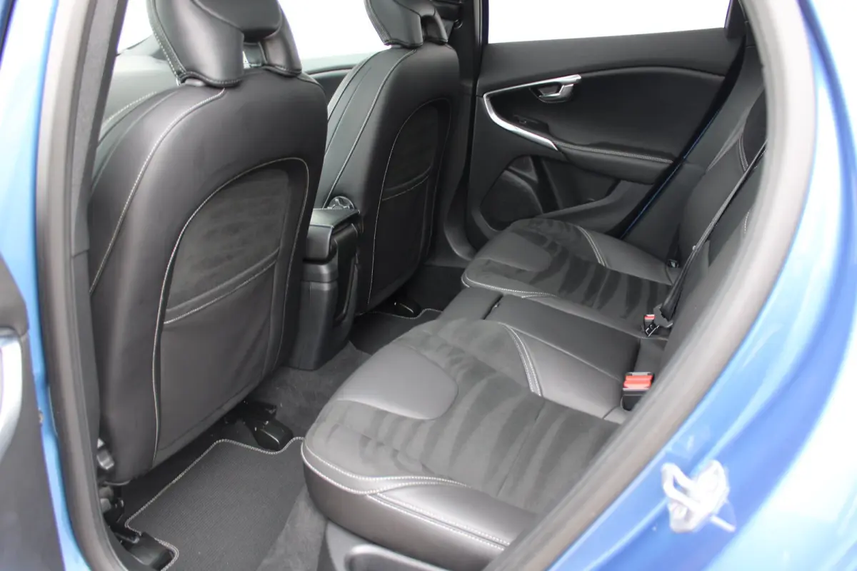 1.5 T3 Polar+ Sport R-Design / Navigatie / Camera / Parkeersensoren / Harman-Kardon / Keyless / Panorama / Stoelverwarmd / Alcantara / LED